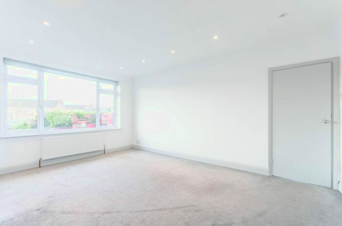 2 Bedroom Maisonette To Rent In St Barnabas Road, Woodford Green, Woodford, Woodford Green, IG8