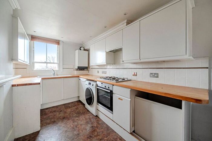 2 Bedroom Flat To Rent In Kingston Hill, Kingston Upon Thames, KT2