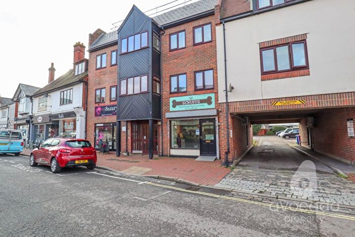 1 Bedroom Studio For Sale In Gainsborough Court, Camp Road, Farnborough, Hampshire, GU14