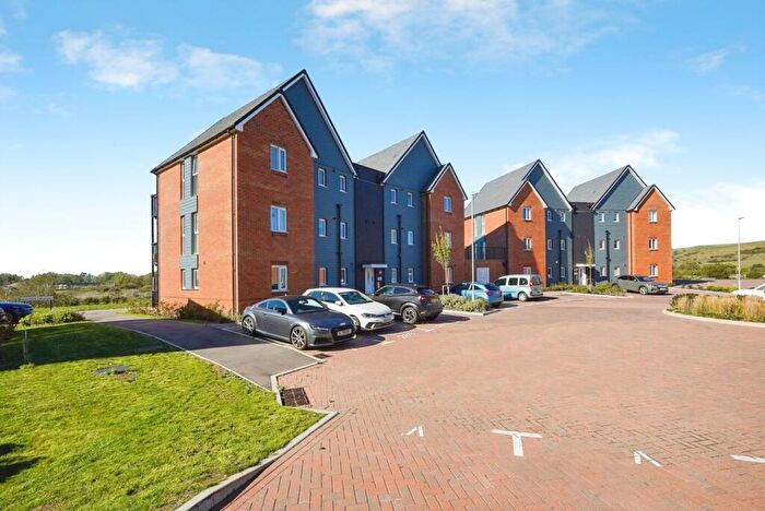 2 Bedroom Flat For Sale In Dearman Crescent, Hythe, Kent, CT21