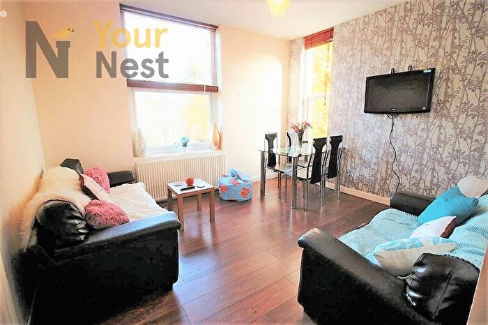 3 Bedroom Apartment To Rent In Cardigan Road, Headingley/Hydepark, Leeds, LS6