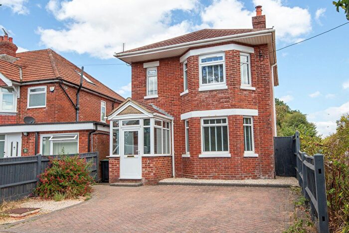 3 Bedroom Detached House For Sale In Salisbury Road, Totton, SO40