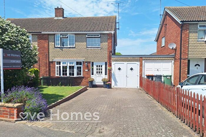3 Bedroom Semi-Detached House For Sale In Norman Road, Barton-Le-Clay, MK45