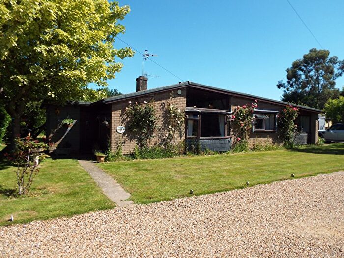 4 Bedroom Bungalow To Rent In Lealands Avenue, Tonbridge, TN11