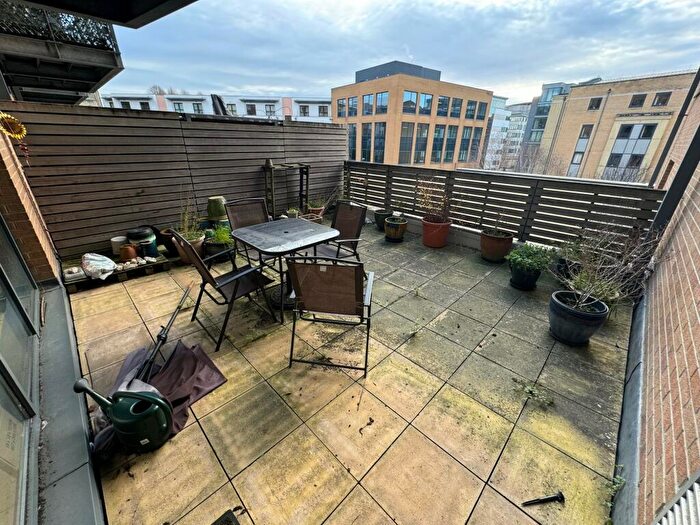 2 Bedroom Apartment To Rent In Deanery Road, BS1