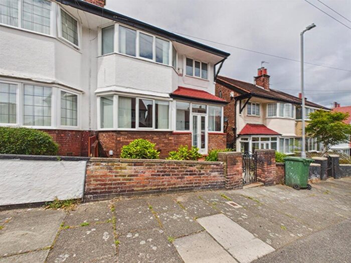 4 Bedroom Semi-Detached House To Rent In Berkeley Drive, Wallasey, CH45