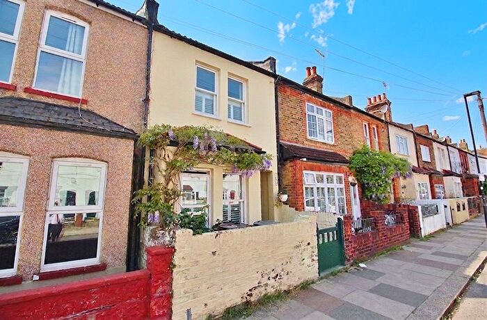 2 Bedroom Terraced House For Sale In Linkfield Road, Isleworth, TW7