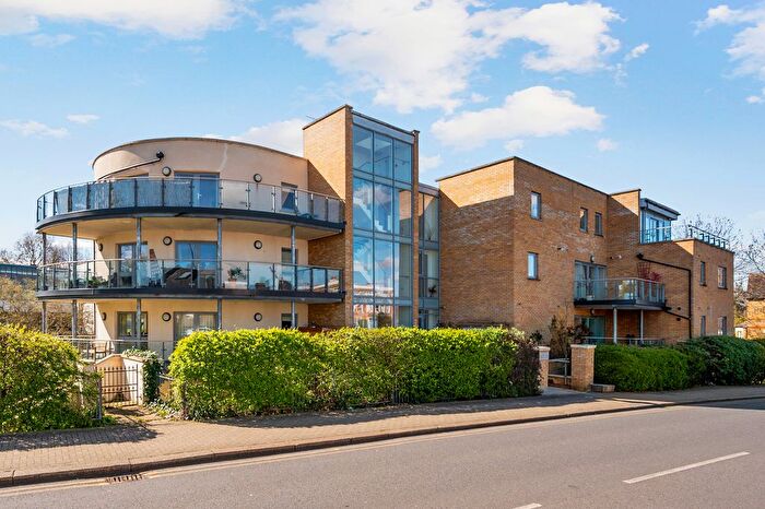 2 Bedroom Flat To Rent In Mercury Mansions, SW15