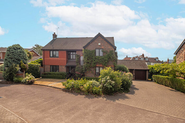 5 Bedroom Detached House For Sale In Beechwood Grove, Surbiton, KT6