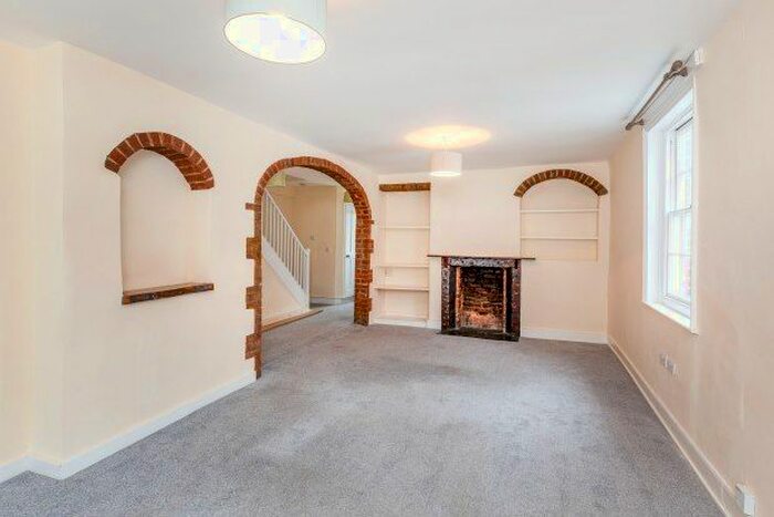 3 Bedroom Flat To Rent In Wood Street, Wallingford, OX10