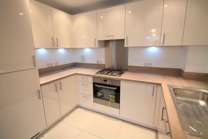 2 Bedroom Flat To Rent In Wrights Court, Trinity Village, Bromley, BR2