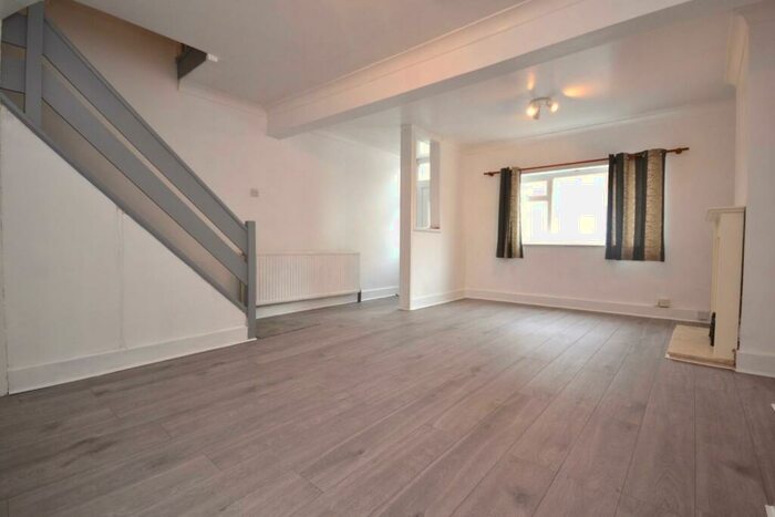 3 Bedroom Terraced House To Rent In Stanley Street, Reading, Berkshire, RG1