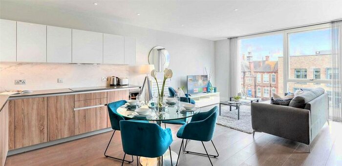 2 Bedroom Flat To Rent In Queenshurst Square, Kingston Upon Thames, London, KT2