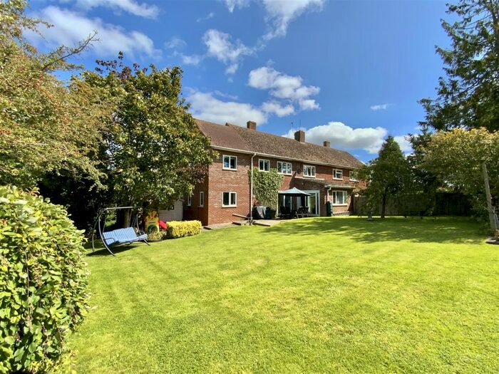 5 Bedroom Semi-Detached House For Sale In Elmers Close, Beachampton, Milton Keynes, MK19