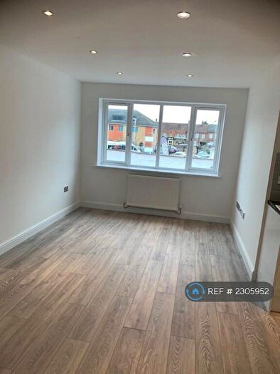 Studio To Rent In The Compasses, Luton, LU1