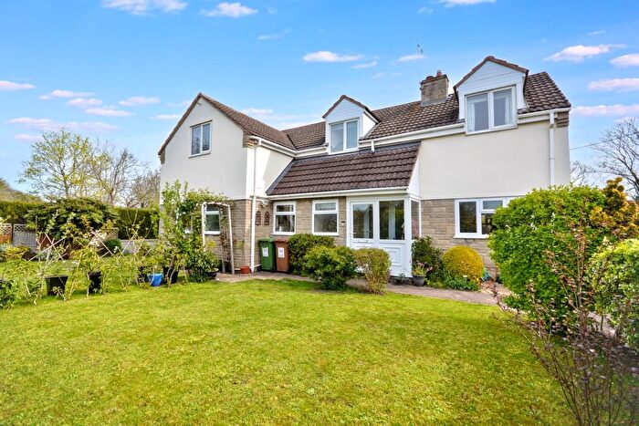 4 Bedroom Detached House For Sale In Cheltenham Road, Kinsham, Gloucestershire, GL20