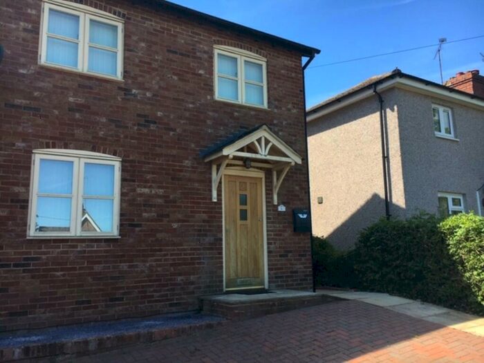 3 Bedroom Semi-Detached House To Rent In Preston Road, NN11