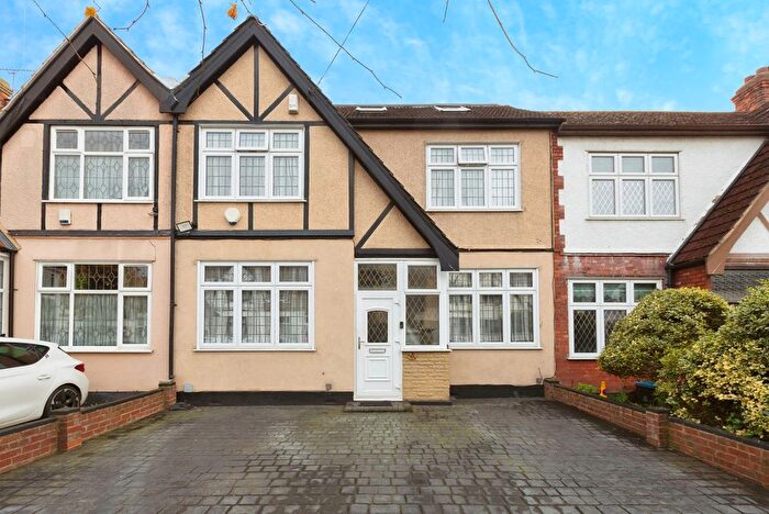 5 Bedroom Terraced House For Sale In Derwent Gardens, Ilford, Essex, IG4