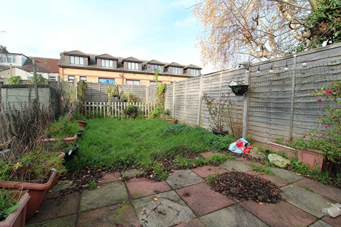 2 Bedroom End Of Terrace House To Rent In Edinburgh Road, Chatham, ME4