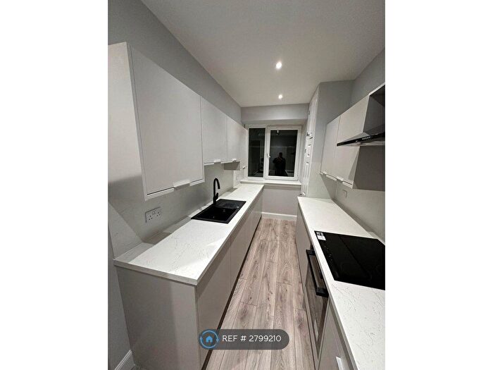 2 Bedroom Flat To Rent In Kintore Place, Aberdeen, AB25