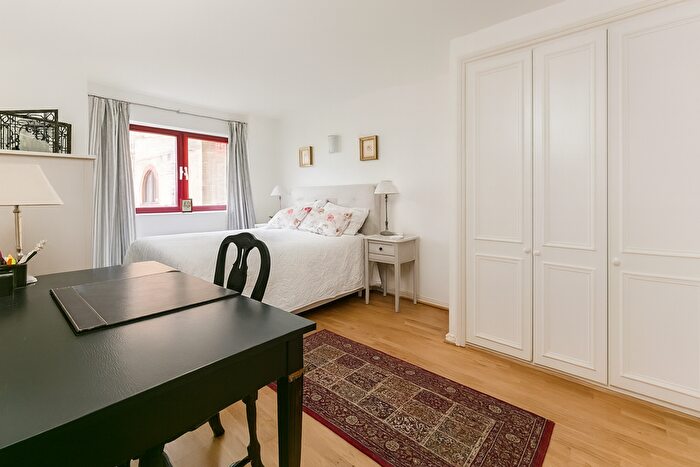 2 Bedroom Flat To Rent In Sailmakers Court, William Morris Way, London, SW6