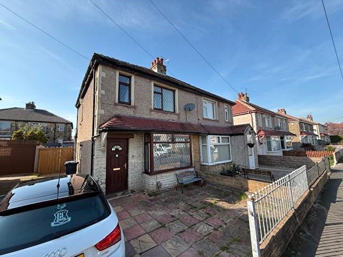 3 Bedroom Semi Detached House For Sale In Ridgeway, Wrose, Shipley, BD18
