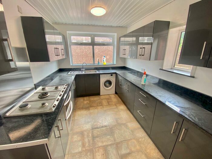 4 Bedroom House To Rent In Mountjoy Road, Huddersfield, HD1