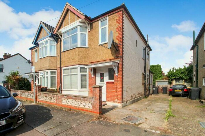 3 Bedroom Semi-Detached House To Rent In Southville Road, Bedford, MK42