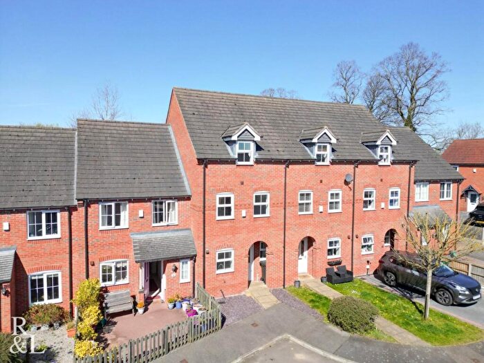 4 Bedroom Town House For Sale In Manor School View, Overseal, DE12