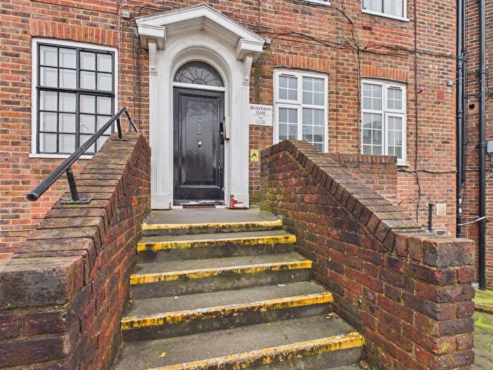 1 Bedroom Flat For Sale In Buckingham Close, Bath Street, BN1