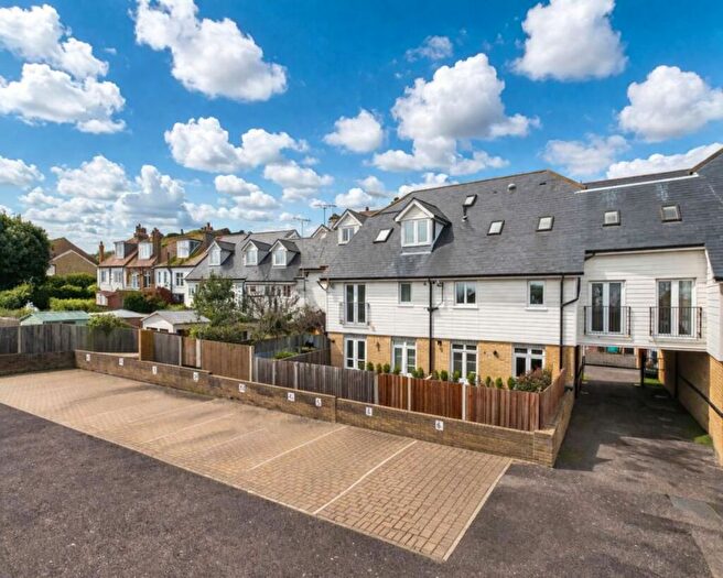 3 Bedroom Flat For Sale In Percy Avenue, Broadstairs, CT10
