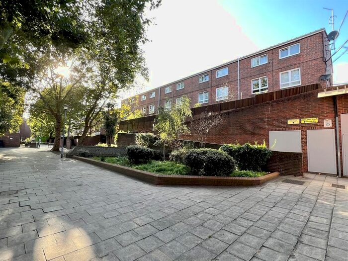 4 Bedroom Semi-Detached House To Rent In Buxton Road, London, N19