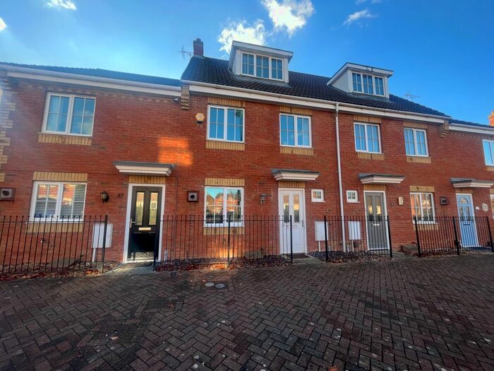 3 Bedroom Property To Rent In Vale Drive, Hampton Vale, Peterborough, PE7