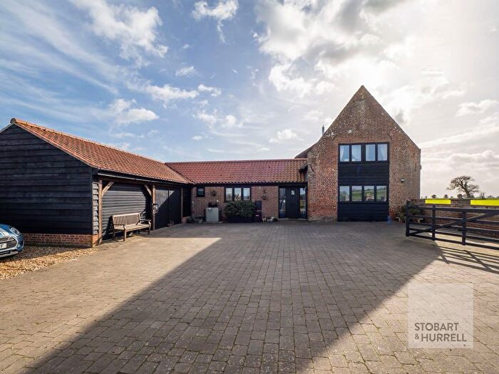 4 Bedroom Detached House For Sale In Thatch Farm Barn, Cantley, Norfolk, NR13