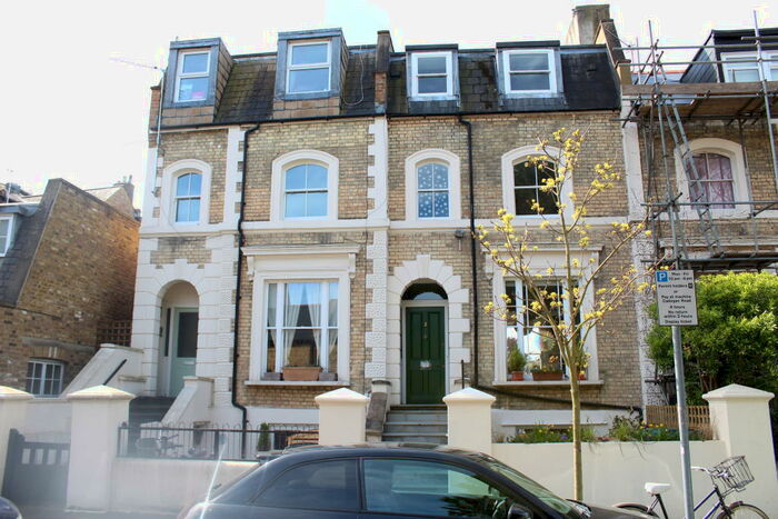 1 Bedroom Flat To Rent In St. Leonards Road, Surbiton, KT6