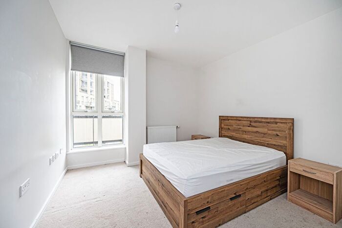 1 Bedroom Flat To Rent In Shackle Court, Bow, London, E3