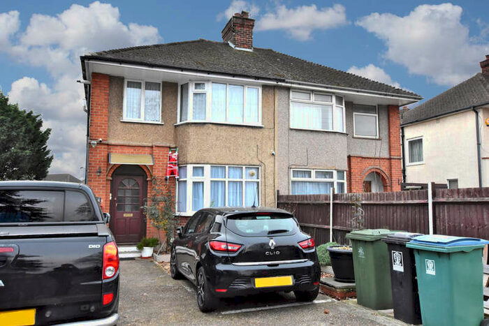 1 Bedroom Ground Maisonette Flat To Rent In Garston Lane, Watford, WD25