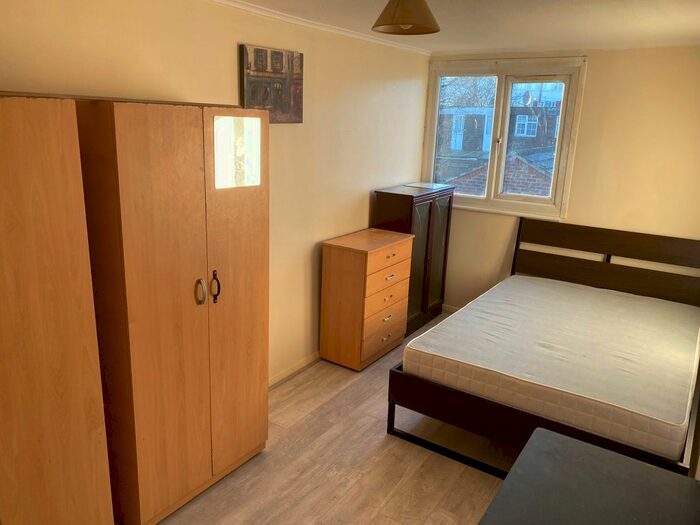 1 Bedroom Detached House To Rent In Willow Walk, Turnpike Lane, N15