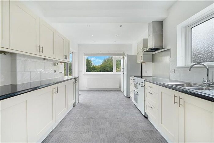 4 Bedroom Detached House To Rent In Talbot Crescent, Hendon, NW4