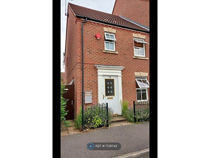 3 Bedroom End Of Terrace House To Rent In Tracy Avenue, Langley, SL3