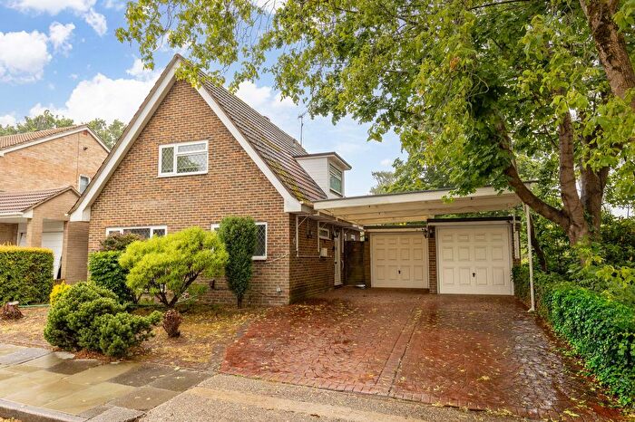 3 Bedroom Detached House For Sale In Balliol Close, Crawley, RH10