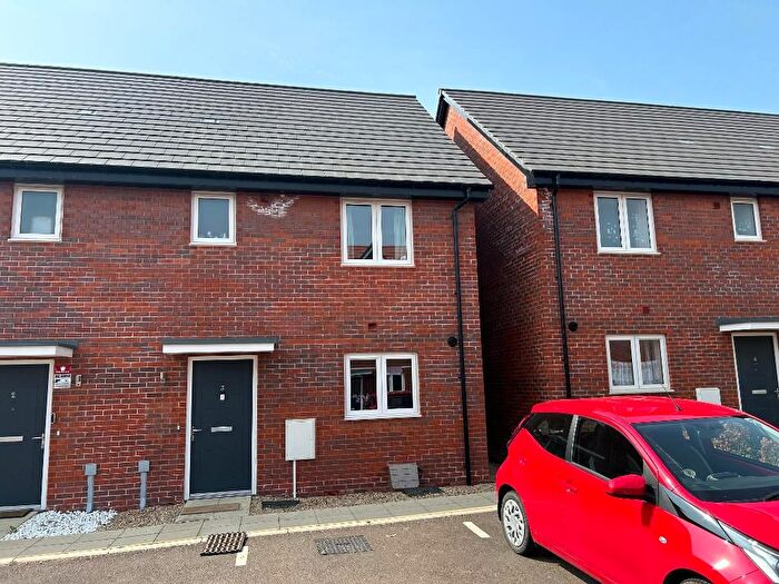 3 Bedroom Semi Detached House For Sale In Clavell Close, Tattenhoe Park, Milton Keynes, Buckinghamshire, MK4