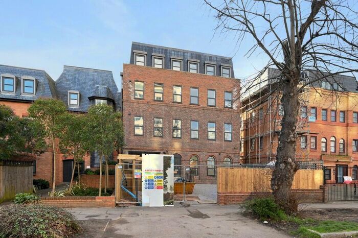 1 Bedroom Flat To Rent In The Grove, Slough, Berkshire, SL1