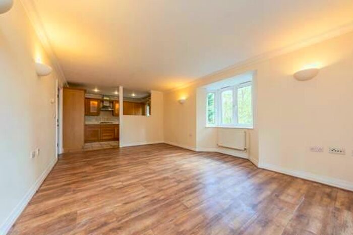 2 Bedroom Apartment To Rent In Hayes Lane Kenley, CR8