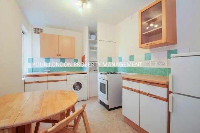2 Bedroom Flat To Rent In Willowcroft, Lee Park ( Minutes To Village), Blackheath, SE3