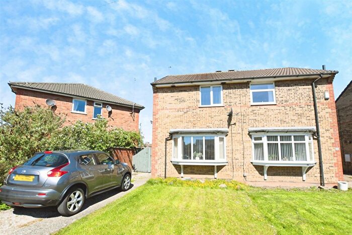 2 Bedroom Semi-Detached House For Sale In Ashendon Drive, Hull, HU8