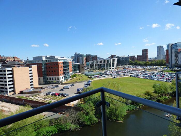 2 Bedroom Apartment To Rent In Santorini City Island City Centre, LS12