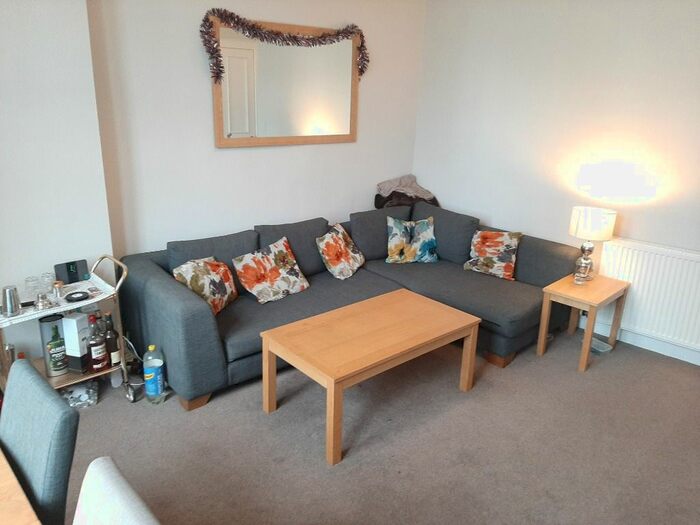 2 Bedroom Flat To Rent In Nicolson Street, Newington, Edinburgh, EH8