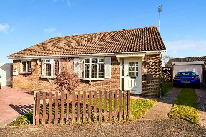 2 Bedroom Bungalow To Rent In Tyne Close, Chatham, Kent ME5