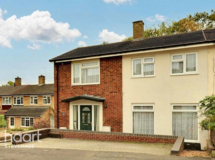 4 Bedroom Semi-Detached House For Sale In Fallowfield, Stevenage, SG2